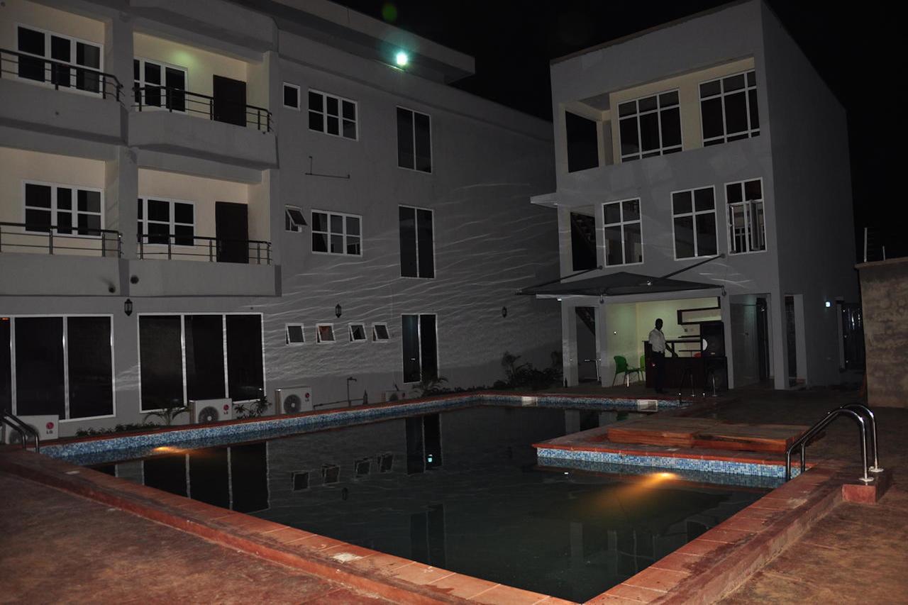 Grand Bank Link Hotel Otta Exterior photo