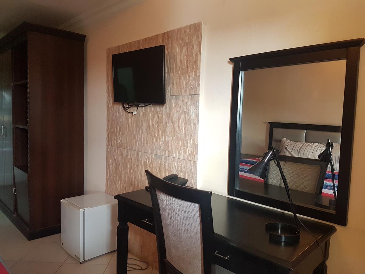 Grand Bank Link Hotel Otta Exterior photo